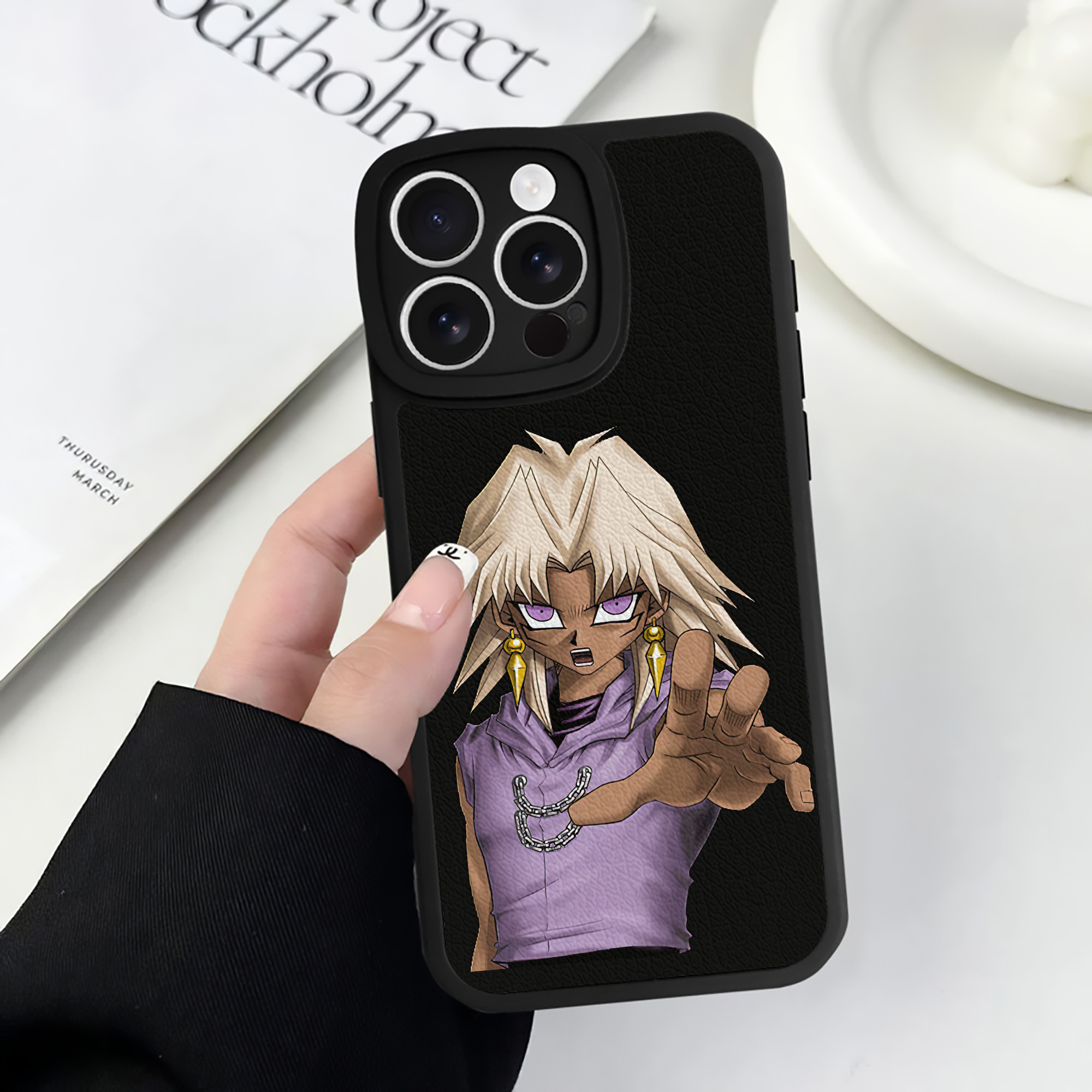 遊☆戯☆王 Yu-Gi-Oh! 【iPhone 16シリーズ対応】シリコンスマホケース（レザー調） 材質：シリコン